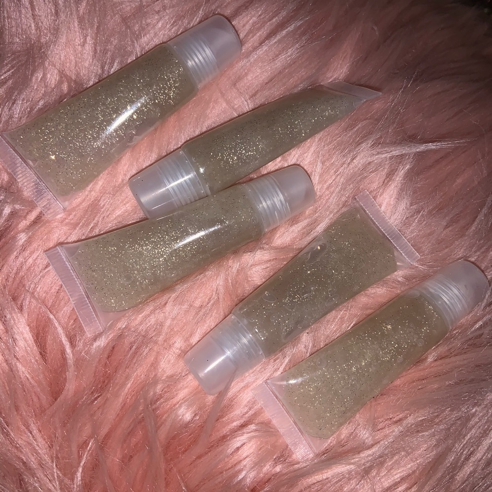 Gold lipgloss